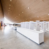 Lobby, Järjestelmänaulakot, Koulu- ja päiväkotinaulakot - Monena