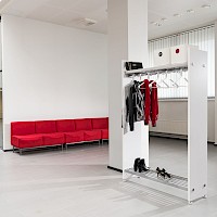Monena Hangeri henkarit Lobby-naulakossa