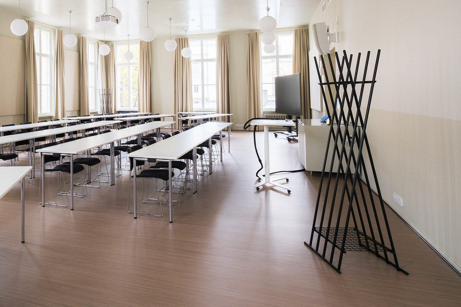 Linkku, Stand-up and moveable racks - Monena