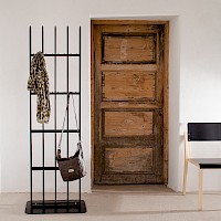 Monena Porter stand-up rack for public spaces