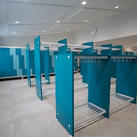 Monena referenssi Ylikylän monitoimitalo koulunaulakot