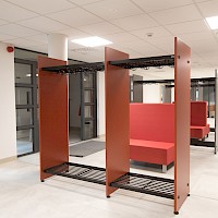 Monena referenssi Ylikylän monitoimitalo koulunaulakot