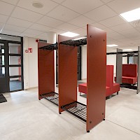 Monena referenssi Ylikylän monitoimitalo koulunaulakot