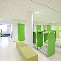 Monena referenssi Ylikylän monitoimitalo koulunaulakot
