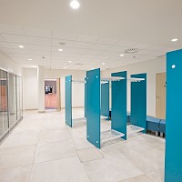 Monena referenssi Ylikylän monitoimitalo koulunaulakot