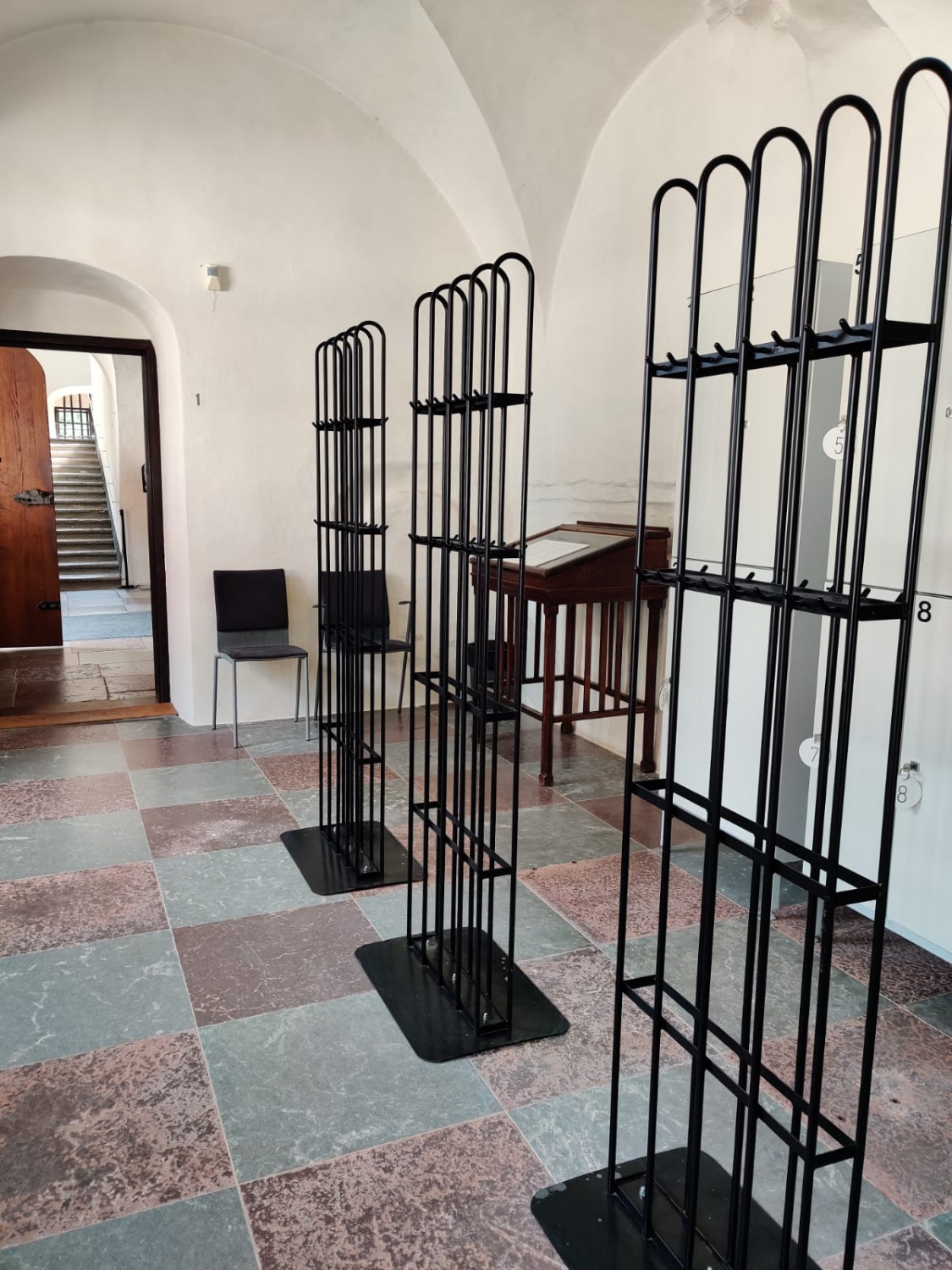 Monena reference Louhisaari castle Porter-coatracks