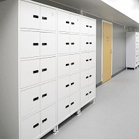 Monena referenssi Harjurinteen koulu ja Loviisan lukio Kiip sähköistetyt oppilaslokerikot