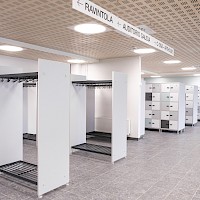 Monena referenssi Paavolan kampus koulunaulakot ja oppilaslokerikot