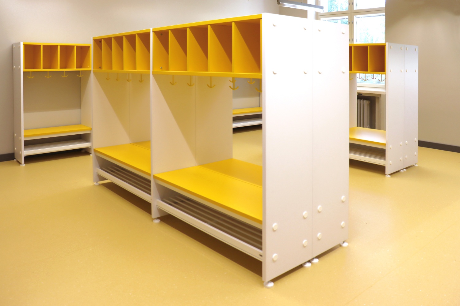 Monena referenssi Jokipuiston koulu LobbyKid koulunaulakot