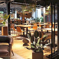 Monena referenssi Hotel Mestari LobbyLite pystynaulakko