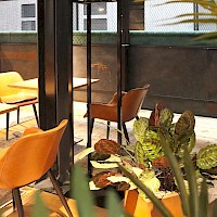 Monena referenssi Hotel Mestari LobbyLite pystynaulakko