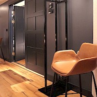 Monena referenssi Hotel Mestari LobbyLite pystynaulakko