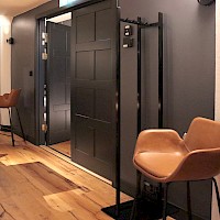 Monena referenssi Hotel Mestari LobbyLite pystynaulakko