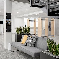 Monena referenssi Borealis Polymers yhteistyössä Vuu Design Lobby järjestelmänaulakot